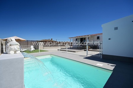 Piscina con cascada