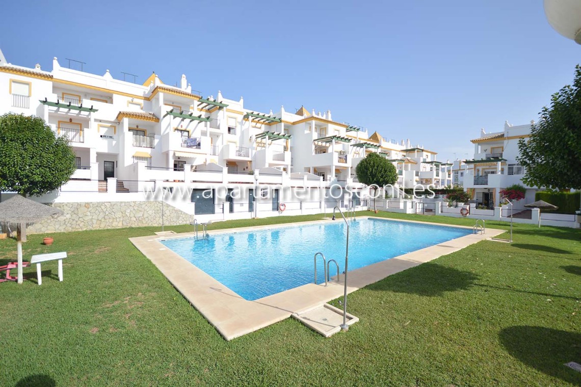 Apartamento en Conil con piscina en la Atalaya