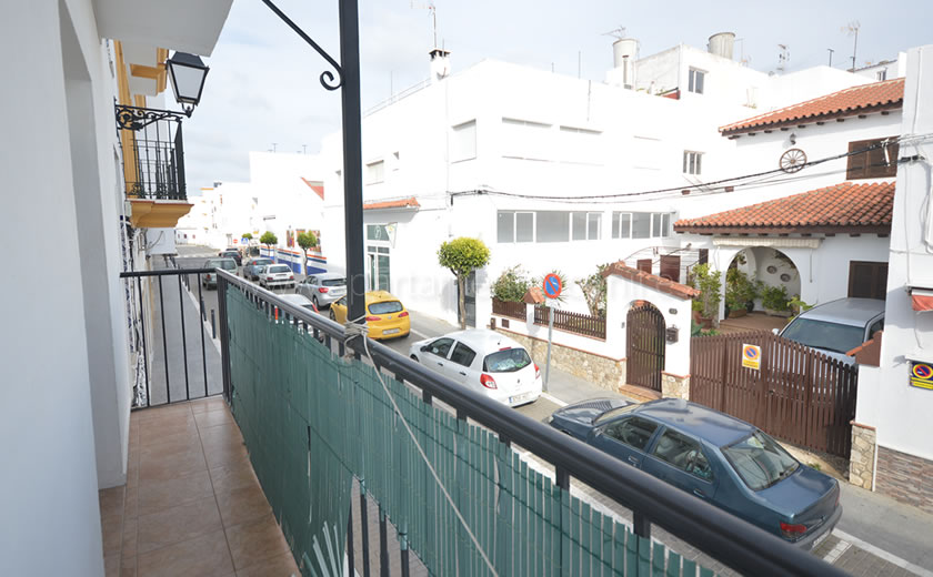 Balcón con vistas a la calle