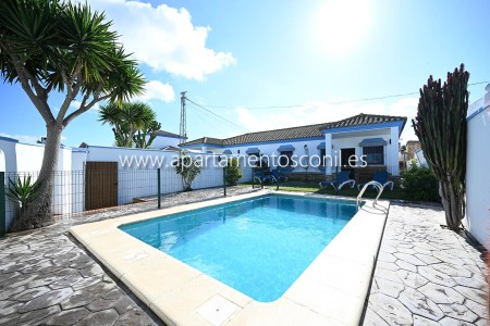 Casa rural en Conil con piscina