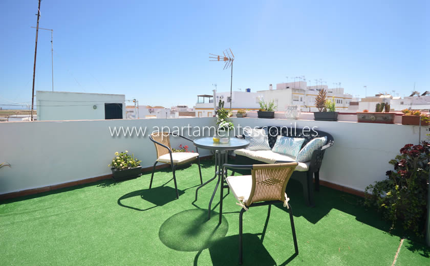 Apartamento en Conil con terraza privada